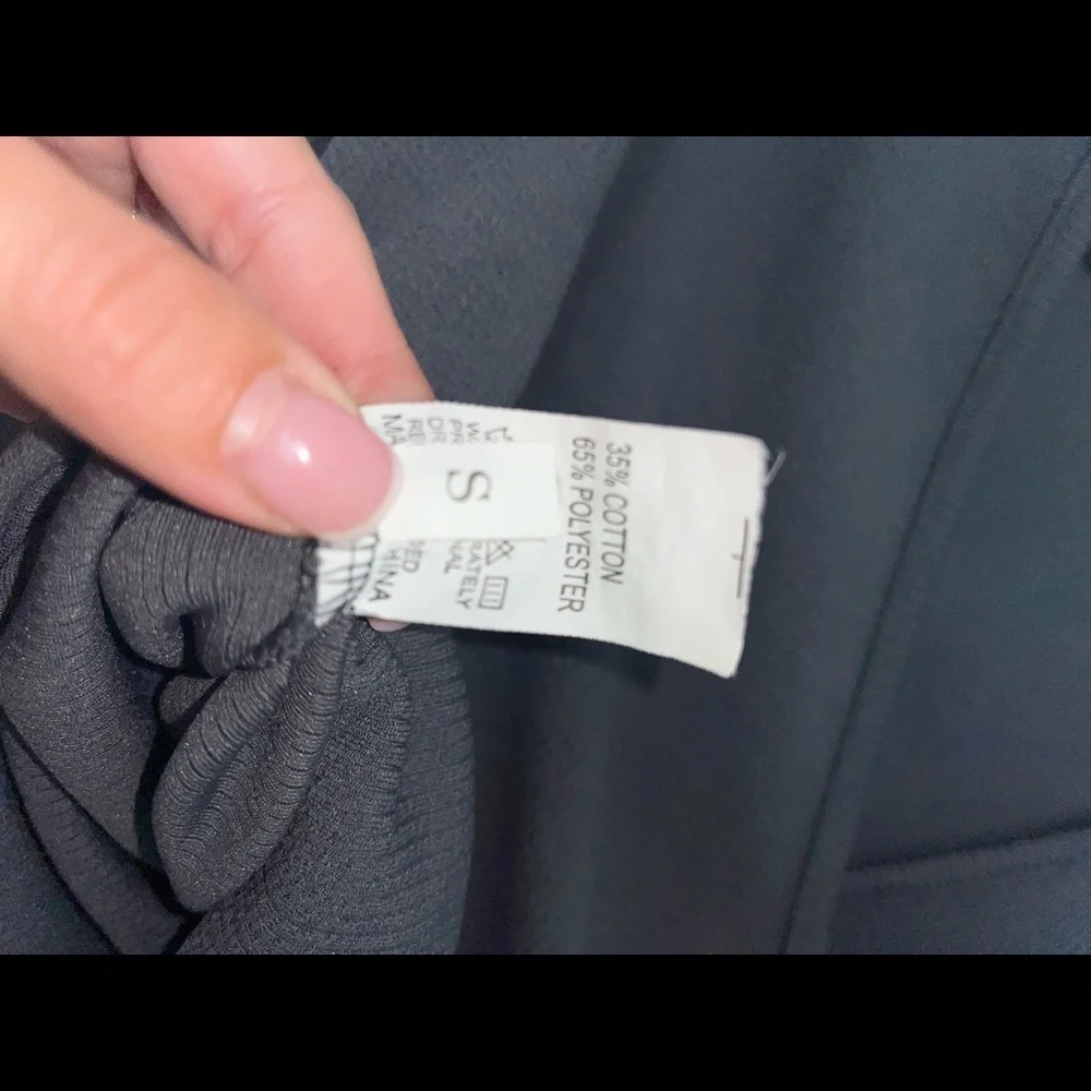 Charcoal Gray Woman's Cropped Long Sleeve Mock Wrap V-Neck Top Size Small - Picture 3 of 3